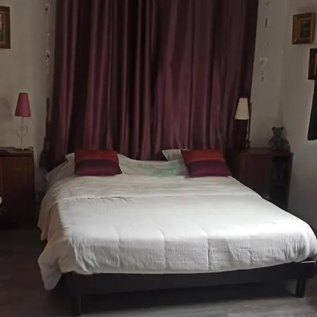 D'hotes Maxi 3 Pers-sanitaires Communs Avec Bed & Breakfast